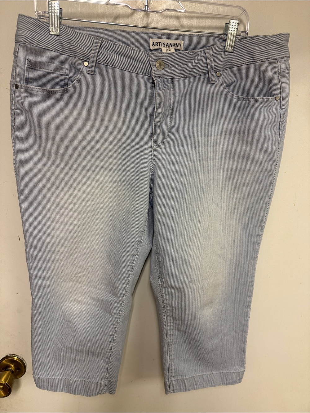 Artisan Ny Light Wash Cropped Jeans - Slim Capri